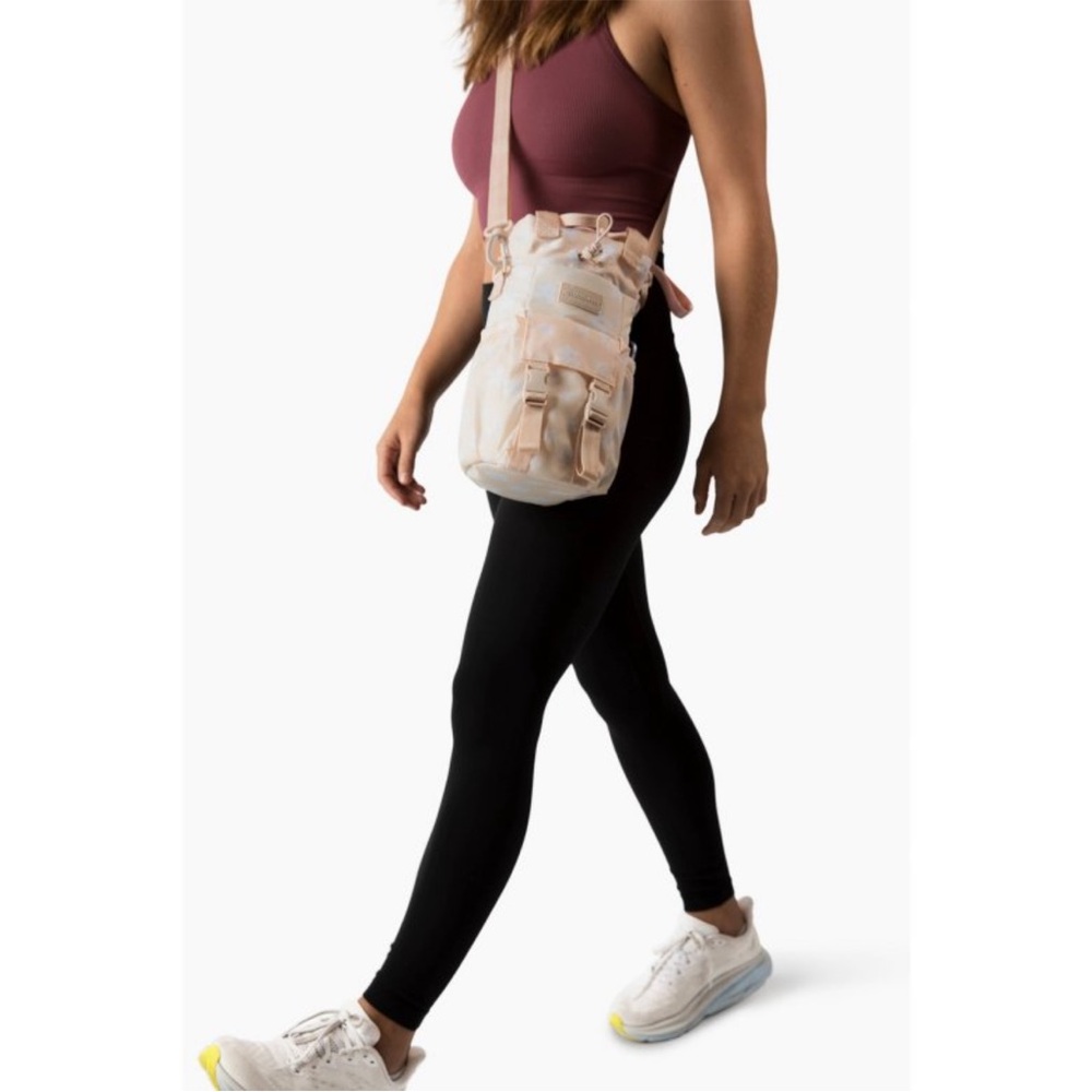 Blogilates Floral Sling Water Bottle Bag - Picture 4 of 5